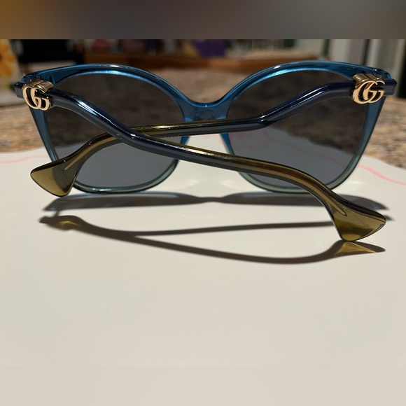 Gucci Oversize Rectangle-Frame Cat Eye Translucent Blue Acetate Sunglasses - Picture 6 of 8